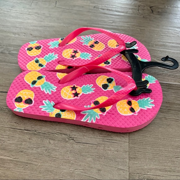 NWT Kid’s Pink Pineapple Flip Flops - Picture 3 of 5